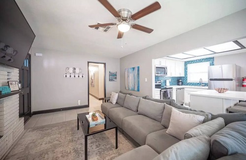 Townsite House | Heavenly 4 bedroom, walk to shopping & downtown!