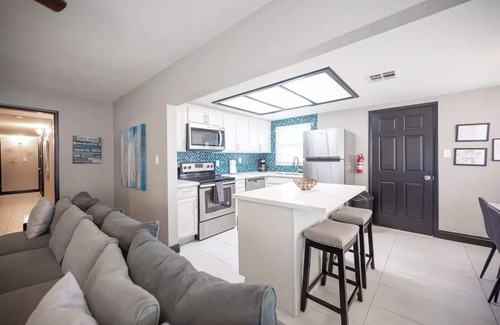 Townsite House | Heavenly 4 bedroom, walk to shopping & downtown!