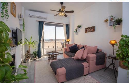 Al Ahyaa Apartment | Heavenly 95m Luxury apt in boutique resort wifi