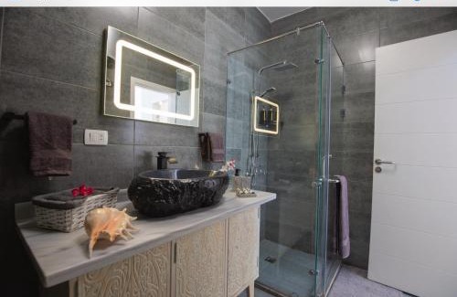 Al Ahyaa Apartment | Heavenly 95m Luxury apt in boutique resort wifi