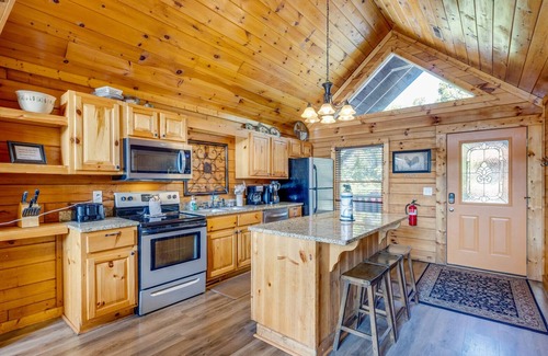 Sevierville House | Heavenly Escape: Resort Pool, Hot Tub, Arcade Game