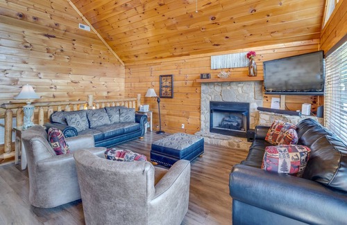 Sevierville House | Heavenly Escape: Resort Pool, Hot Tub, Arcade Game