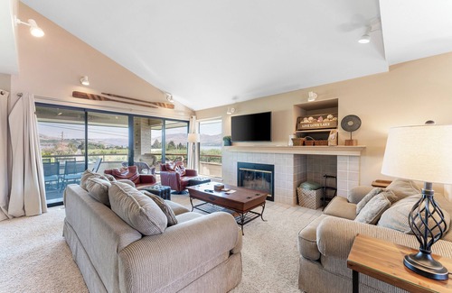 Manson Condo | Heavenly Halmalka on Lake Chelan! Comfortably sleeps 8.