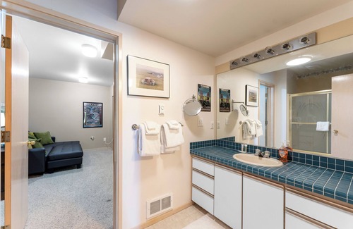 Manson Condo | Heavenly Halmalka on Lake Chelan! Comfortably sleeps 8.