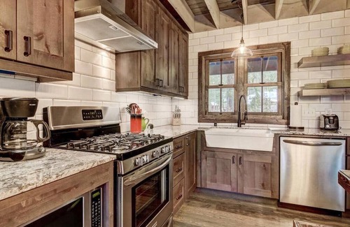 Rancho Bijou House | Heavenly Hideaway 4BR,4BA, Hot Tub