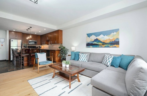 Canmore Apartment | Heavenly Mountain Condo - Outdoor Hot Tubs & Steam Room