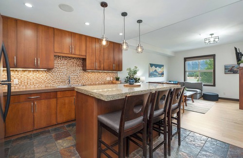 Canmore Apartment | Heavenly Mountain Condo - Outdoor Hot Tubs & Steam Room