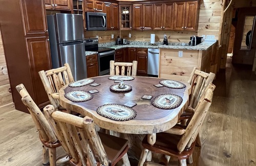 Whittier Cabin | Heavenly mountain views! Premium luxury cabin. Step free entry-Harrah’s Casino.