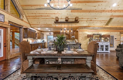 Broken Bow Cabin | Heavenly Pines Cabin- Couples or Family, Entertaining Areas, Pool table, Hot Tub