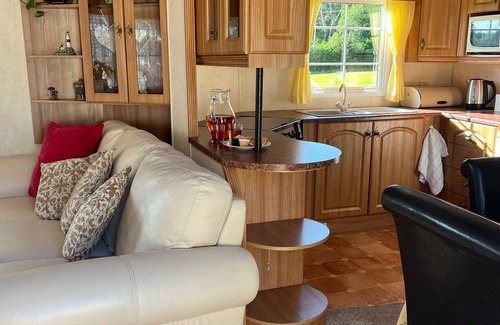 Felinfach House | Heavenly Retreat - spacious & peaceful with patio