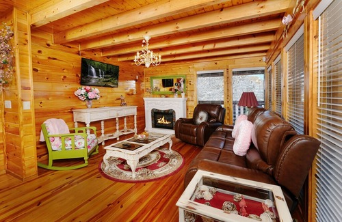 Sevierville Cabin | Heavenly Rose - 2BR/3BA - Sleeps 8