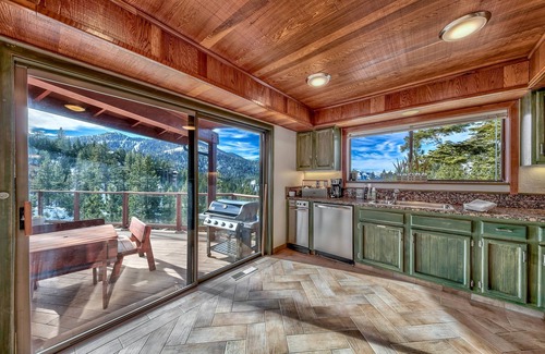 Tahoe Village House | Heavenly Ski Lodge with lake views - only 1 minute to Boulder Lodge chairlift!