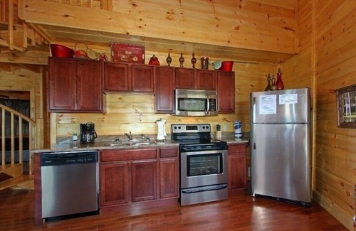 Sevierville Cabin | Heavenly View 2 Bedroom Cabin by RedAwning
