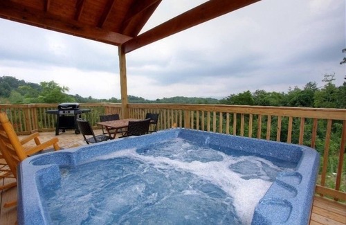 Sevierville Cabin | Heavenly View 2 Bedroom Cabin by RedAwning