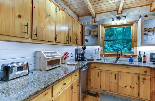 Blue Ridge Cabin | Heavenly Waters-Romantic Cabin at Rushing Waters Edge