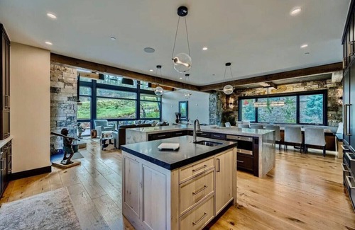 Copper Mountain House | Heavens Gate ~ Ski in/out & Hot Tub ~ Sleeps 26