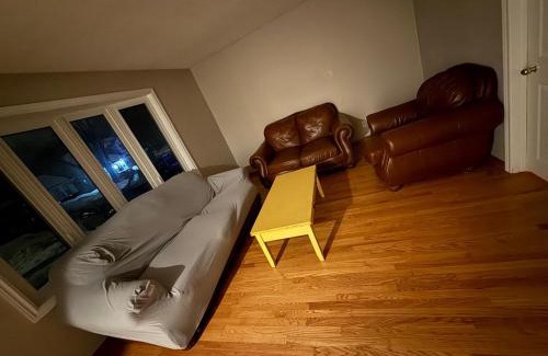 Rosemount House | HEAVY PRICE CUT-BOOK NOW!- Next to Airport, Downtown,Transit