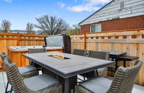 Heber House | Heber cutie pets ok hot tub sleeps 5 fire pit