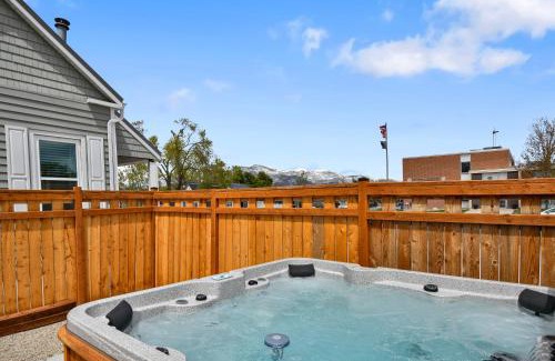 Heber House | Heber cutie pets ok hot tub sleeps 5 fire pit