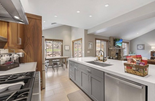 Heber House | Heber Hideaway: Exquisite Home|New Hot Tub