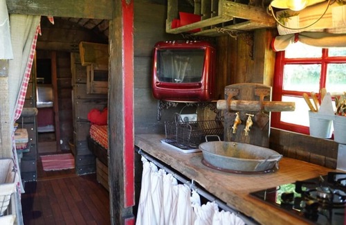 Vimoutiers Cottage | Hebergements Insolites Dans des Tonneaux. Gite le Coup de Foudre