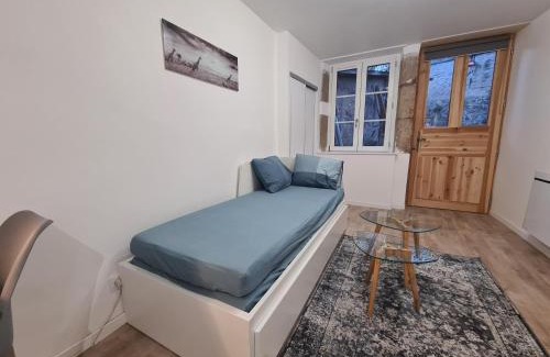 Gex Apartment | HeberGenève : Aux pieds du château