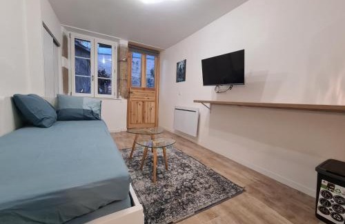 Gex Apartment | HeberGenève : Aux pieds du château