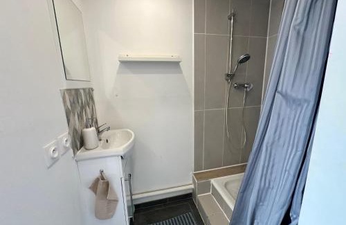 Gex Apartment | HeberGeneve : Balcon sur le Jura