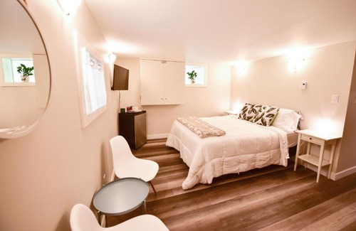 Golden Bed & Breakfast | Hedberg Peak Guest Suites
