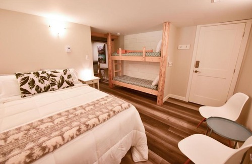 Golden Bed & Breakfast | Hedberg Peak Guest Suites