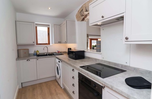 Bideford Cottage | HEDGEHOG HIDEAWAY, pet friendly, character holiday cottage in Parkham