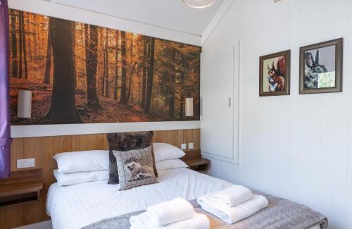 Cupar Apartment | Hedgehog Lodge with Hot Tub
