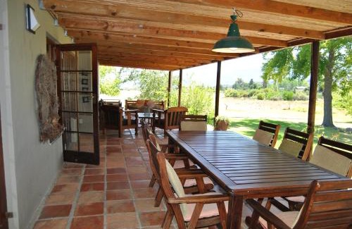 Op-die-Berg House | Heidedal Self-catering Guest House