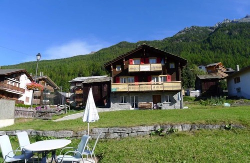 Graechen Apartment | Heiderösli by Interhome