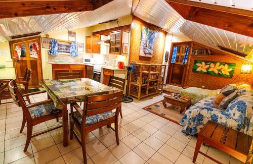 Ha'apiti House | Heimanarii's Lodge - Fare Tiare