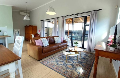 Somerset West Apartment | Helderberg Hideaway Loft