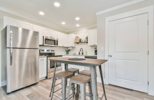 Helen House | Helen Studio Living Suite 102