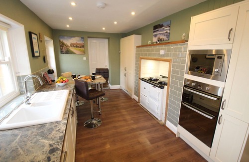 Goathland House | Helena, Goathland - sleeps 12, 6 beds, 4 bathrooms