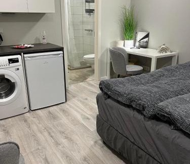 Laugardalur Apartment | Helena's studio, Reykjavík 104