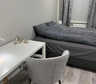 Laugardalur Apartment | Helena's studio, Reykjavík 104