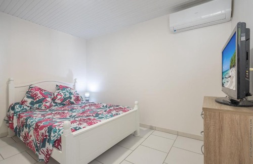 Saint-Pierre Apartment | Heliconia - Appt avec piscine partagée