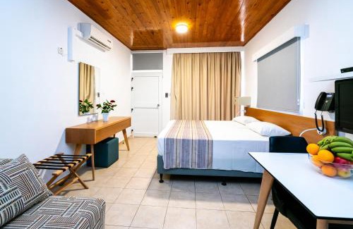 Chlorakas Hotel | Helios Bay Hotel and Suites