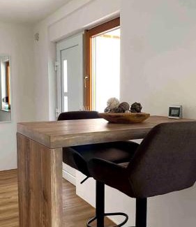 Tiefenbronn Apartment | Helle 1-Zimmer Souterrainwohnung in ruhiger Lage!