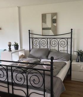 Tiefenbronn Apartment | Helle 1-Zimmer Souterrainwohnung in ruhiger Lage!