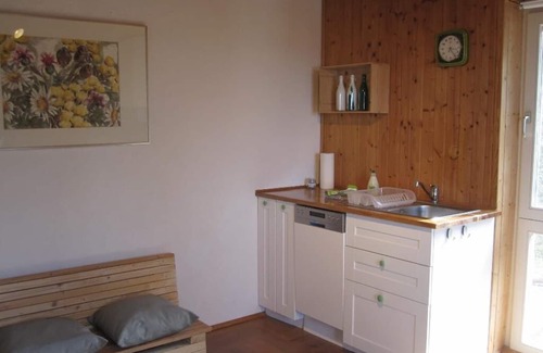 Schwandorf Apartment | Helle Fewo im Obergeschoss mit gemütlicher Sitzecke