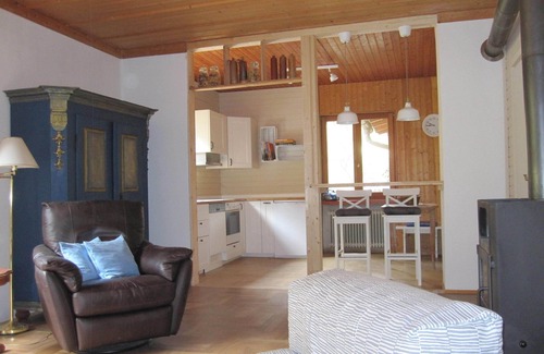 Schwandorf Apartment | Helle Fewo im Obergeschoss mit gemütlicher Sitzecke