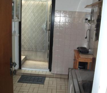 Munchen District Apartment | Helle große Souterrainwohnung mit eigenem Eingang