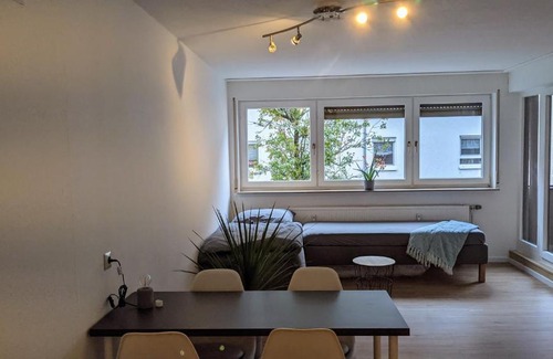 Kirchheim unter Teck Apartment | Helle offene Innenstadtwohnung mit Balkon