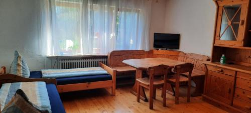 Bruckberg Apartment | helle Souterrainwohnung nähe Flughafen, Landshut und München 1 bis 5 Personen