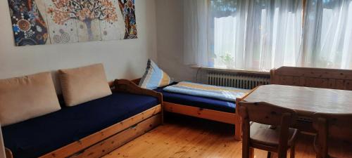 Bruckberg Apartment | helle Souterrainwohnung nähe Flughafen, Landshut und München 1 bis 5 Personen